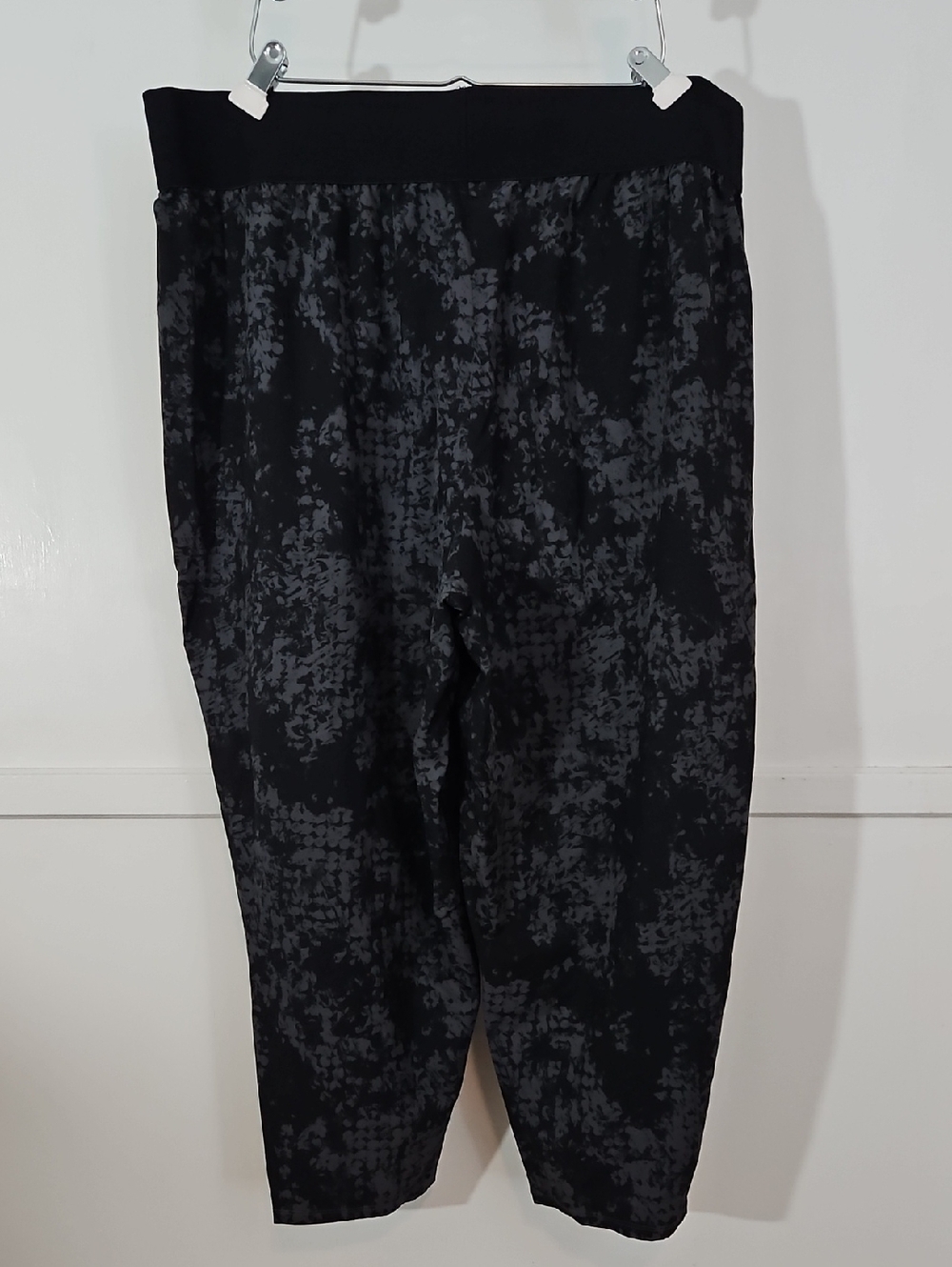 Torrid Happy Camper Black Print Capri Pants - Picture 3 of 7